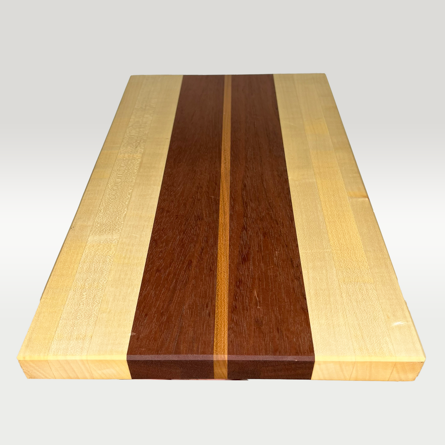 Großes Schneidebrett aus Ahorn, Sapele und Kirsche