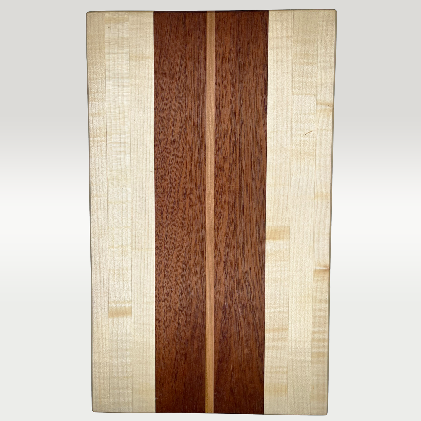 Großes Schneidebrett aus Ahorn, Sapele und Kirsche